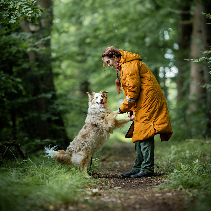 KeepDry Dog Walker Mantel | Mustard | Dorthea