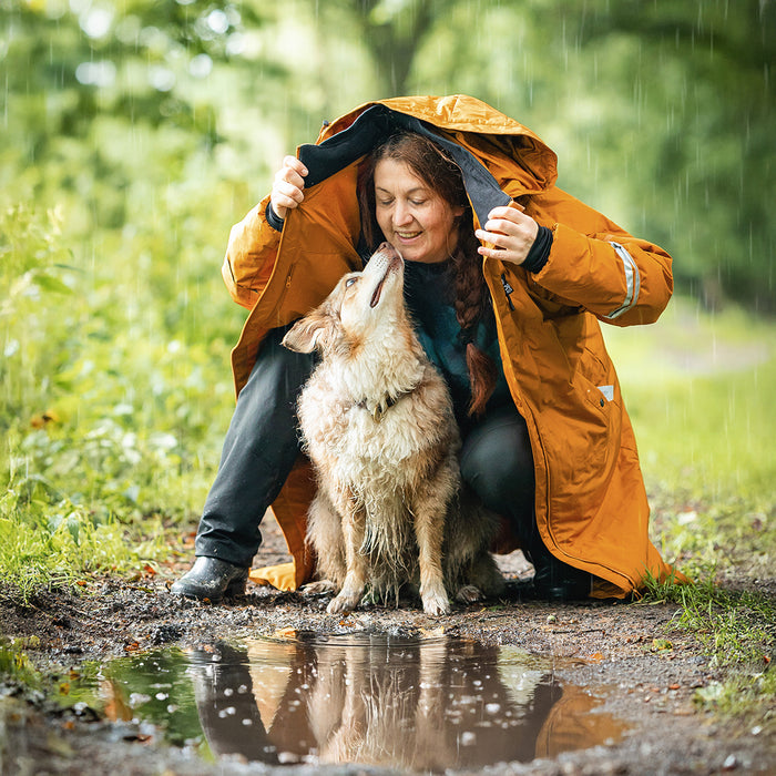 KeepDry Dog Walker Mantel | Mustard | Dorthea