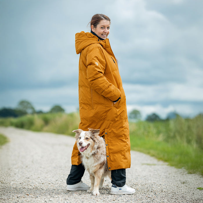 KeepDry Dog Walker Mantel | Mustard | Dorthea